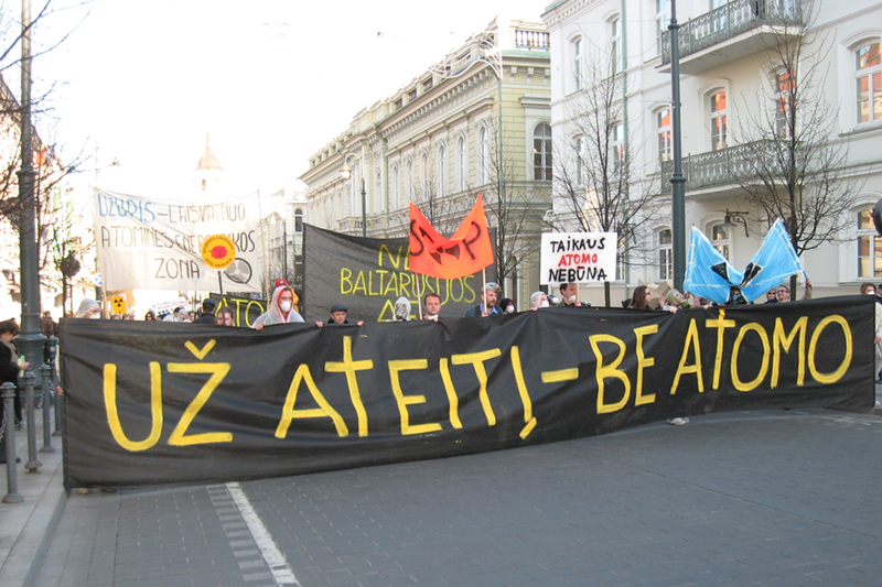 Protestai pries AE eitynes 4